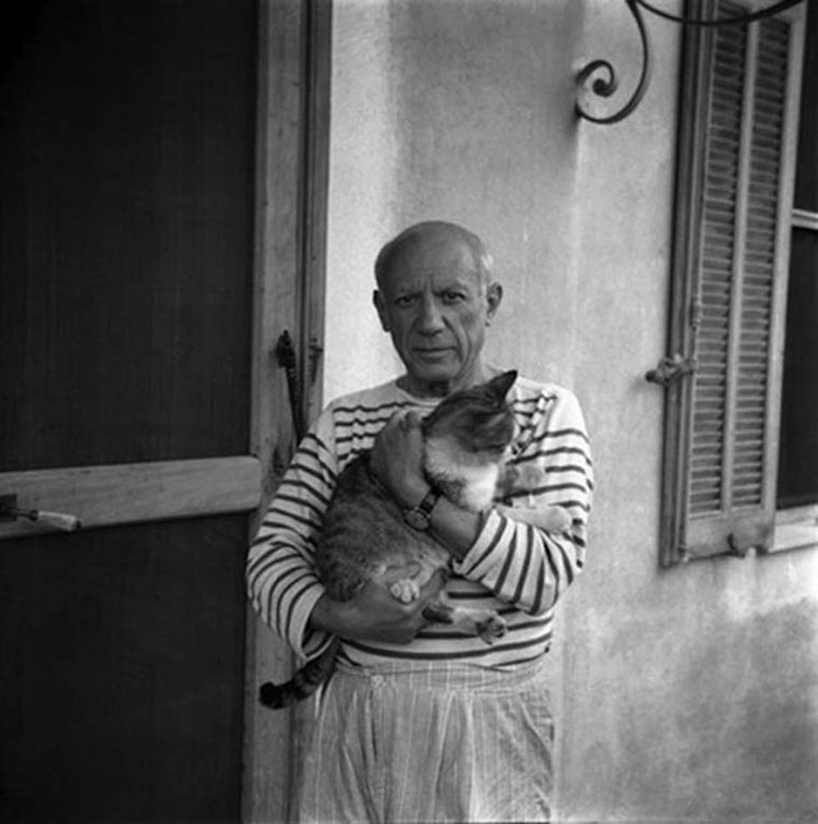 retratos-de-artistas-famosos-con-sus-gatos-04